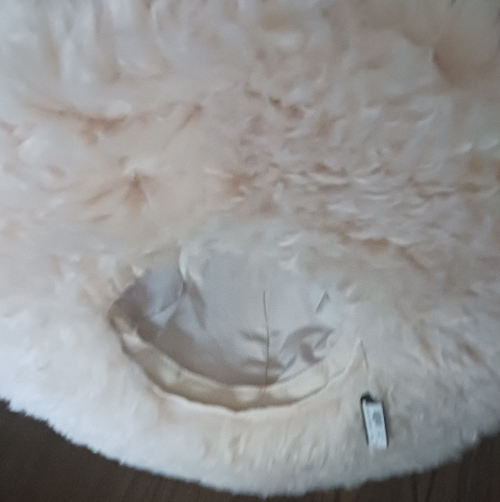 AKIRA Ultimate Fluff Bucket Hat - Picture 4 of 6